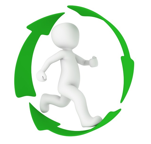 Boneco circulando no símbolo de reciclagem e economia circular